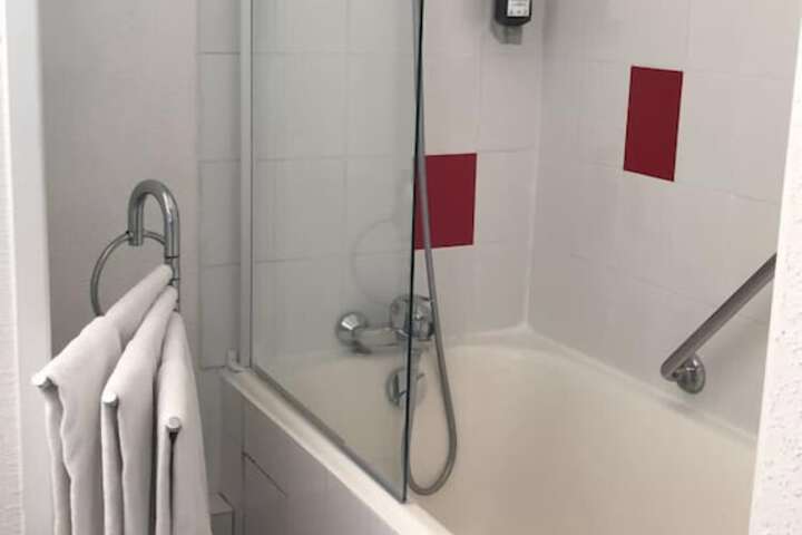 Room 20 of 33