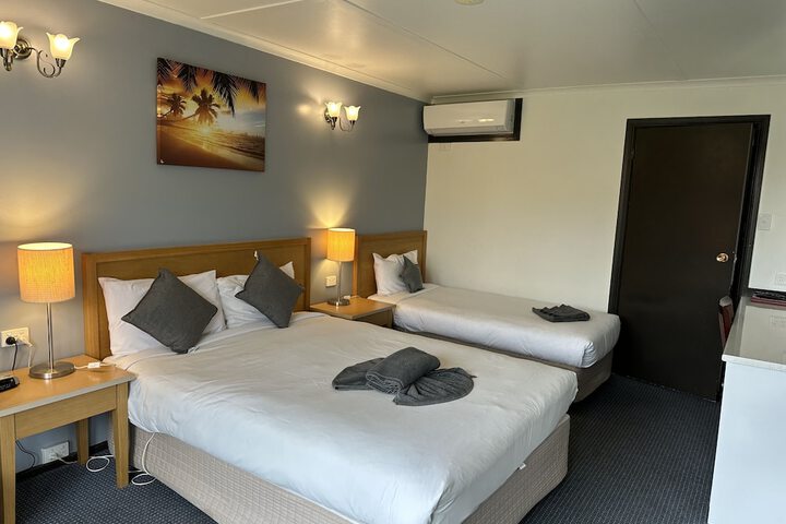 Room 33 of 79