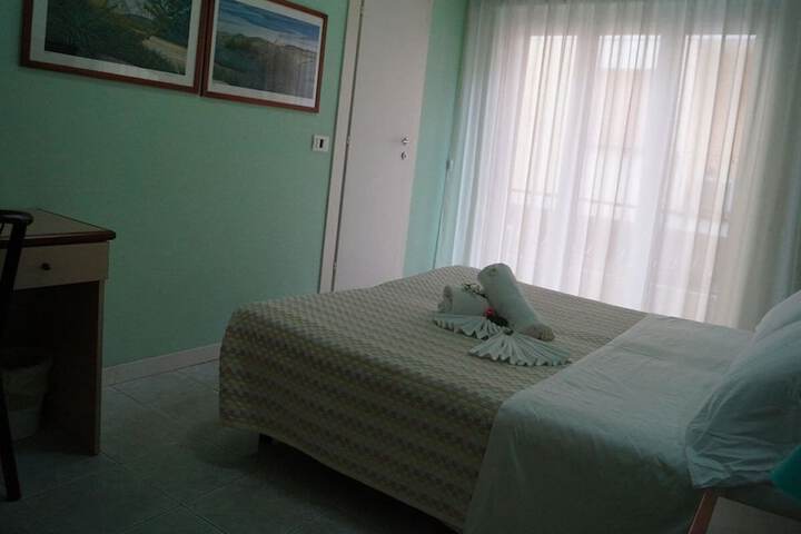 Room 4 of 6