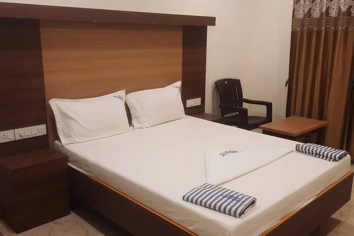 Room 2 of 10
