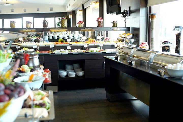Dining 56 of 88