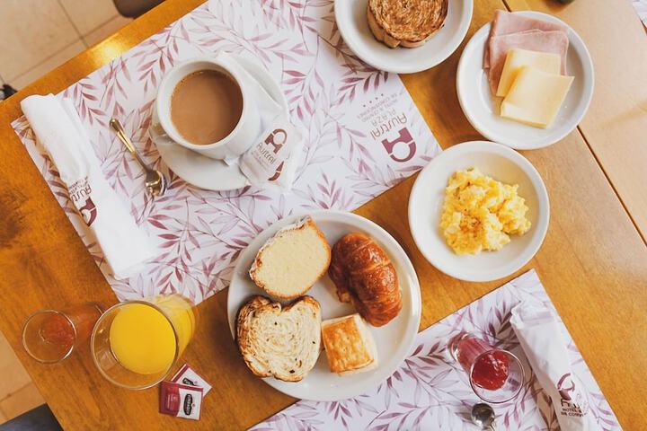 Breakfast/Coffee Service 23 of 44