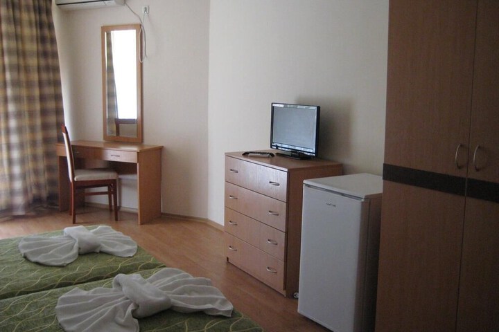 Room 4 of 65