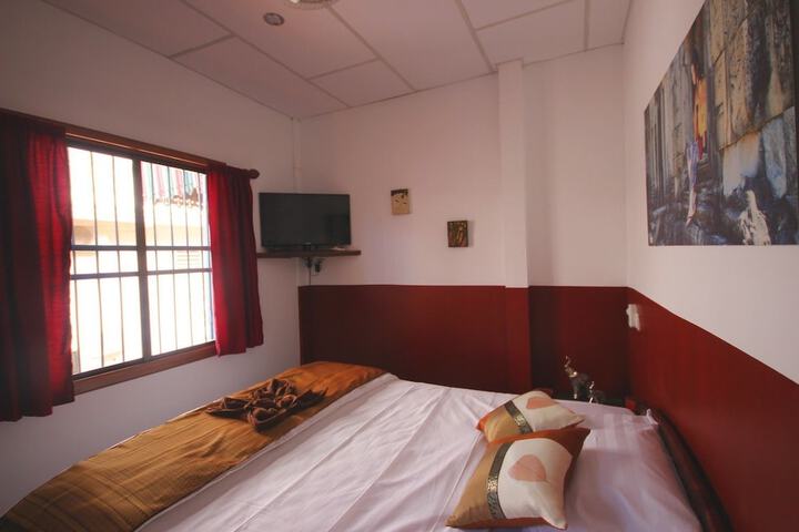 Room 11 of 48