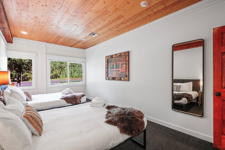 Room 2 of 189