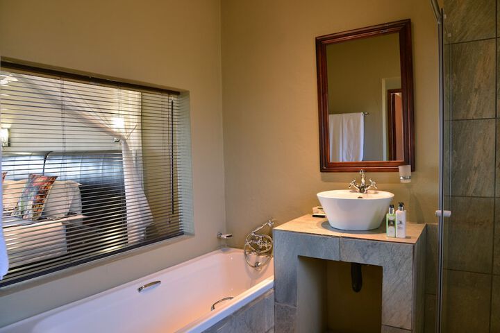 Room 16 of 37