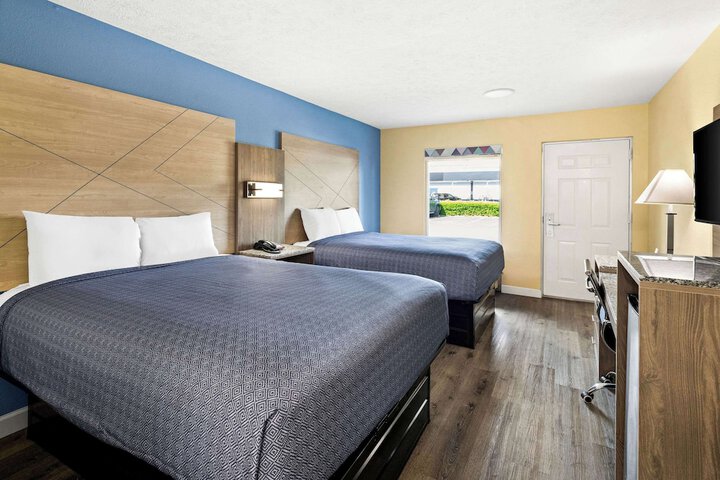2 Queen Beds (3 of 11)