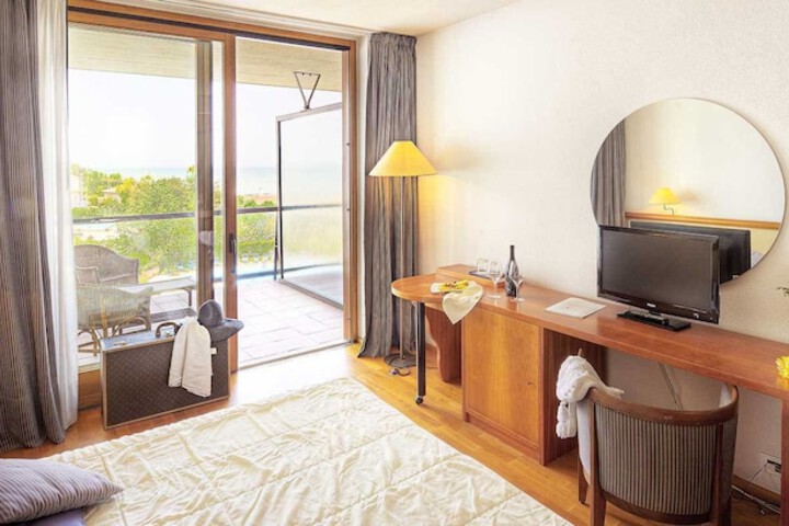 Room 7 of 22
