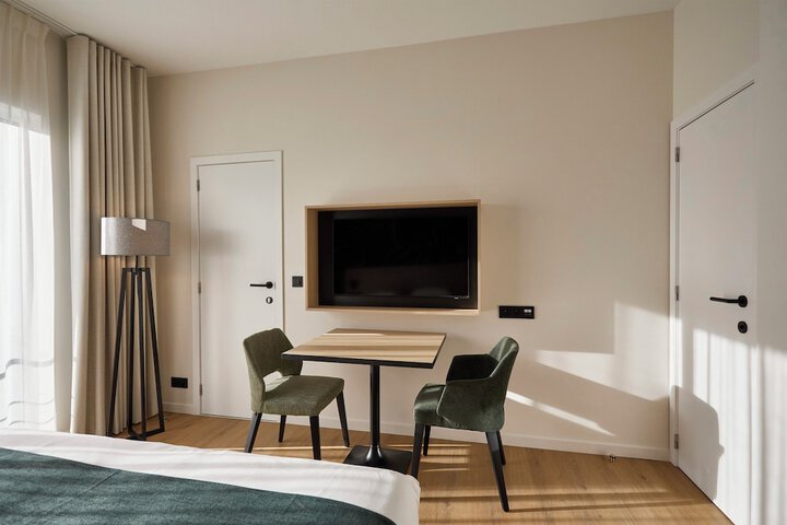 Room 35 of 48