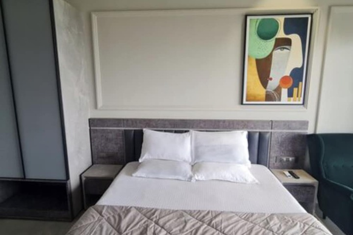 Room 12 of 48