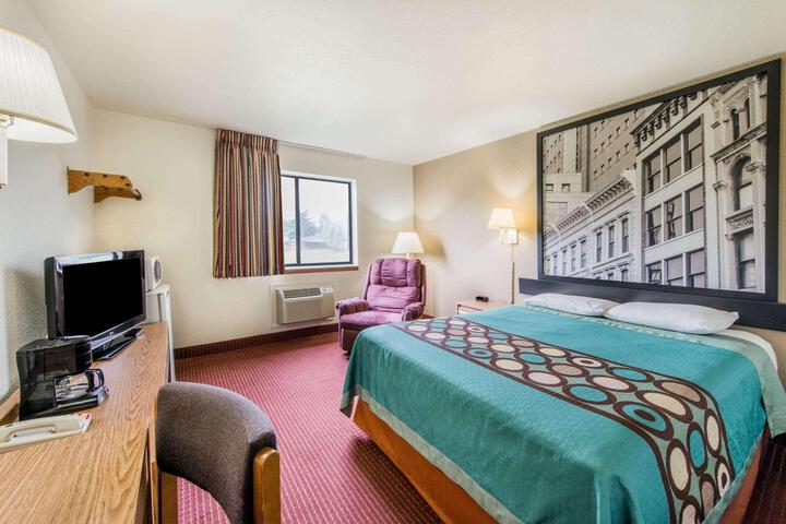1 Queen Bed (15 of 51)