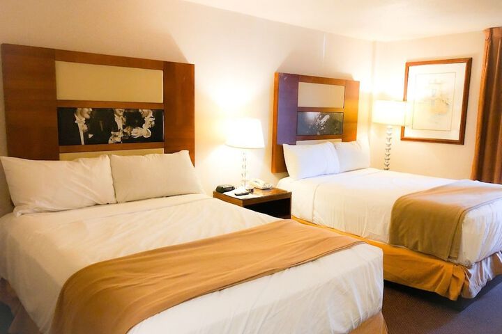 Quadruple Deluxe 2 Queen Beds (5 of 9)