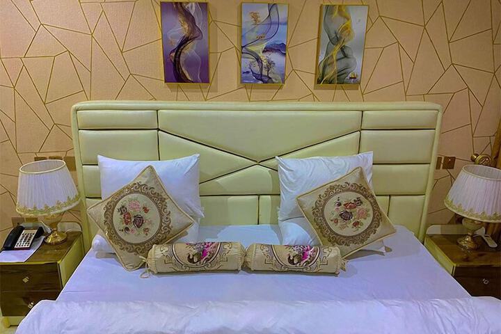 Room 6 of 27