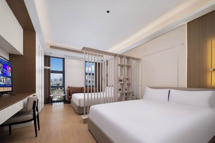 Room 12 of 92