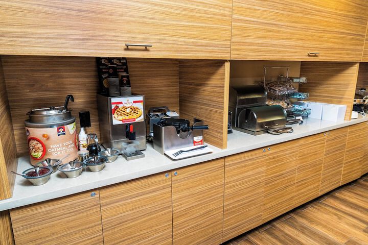Breakfast/Coffee Service 70 of 84