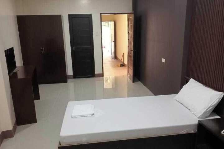 Room 7 of 9