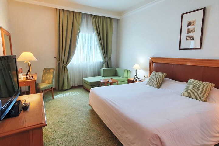 Room 5 of 47