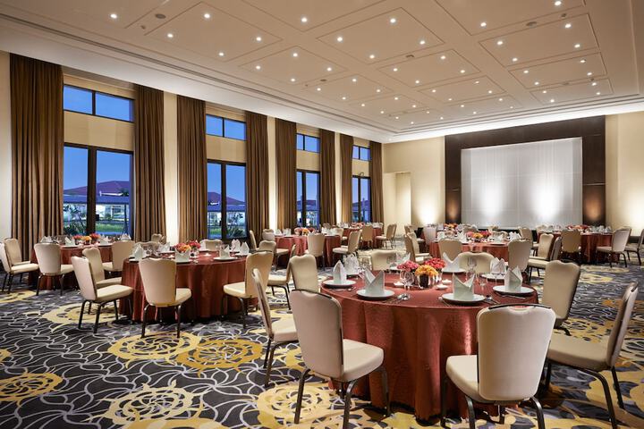 Ballroom/Hall 26 of 31