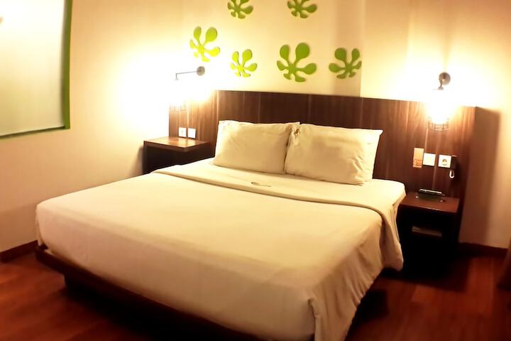 Room 7 of 14