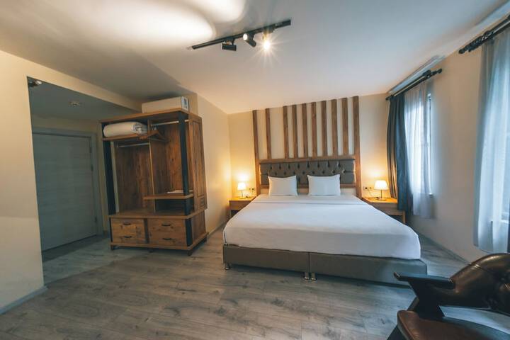Room 33 of 60