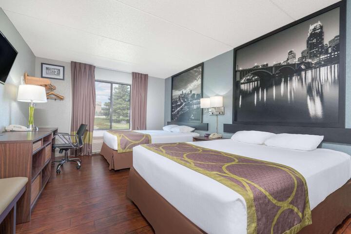 1 Queen Bed (12 of 14)