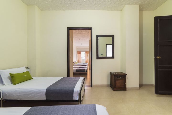 Room 4 of 9