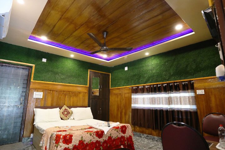 Room 3 of 66