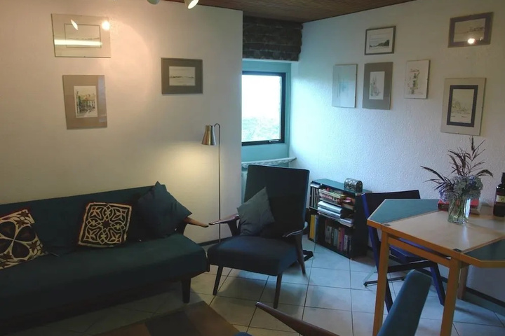 Room 5 of 10