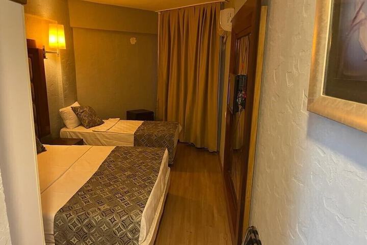 Room 5 of 93