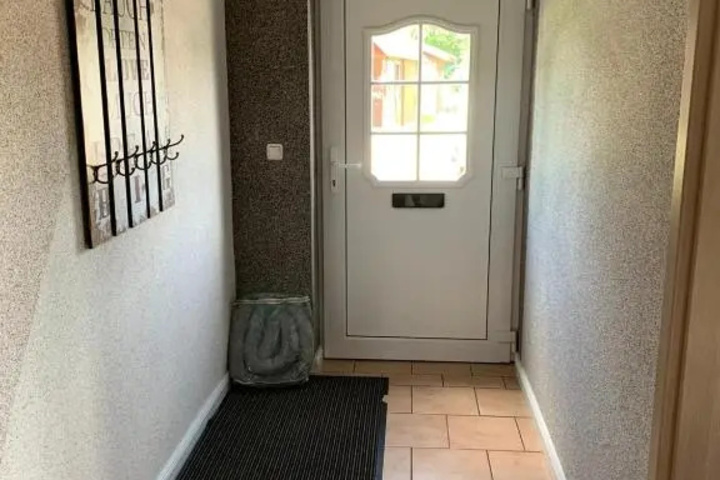 Room 11 of 16
