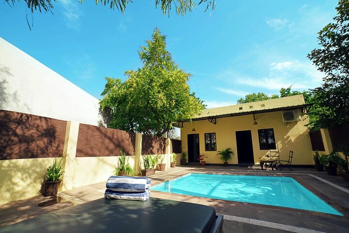 Pool Hotel