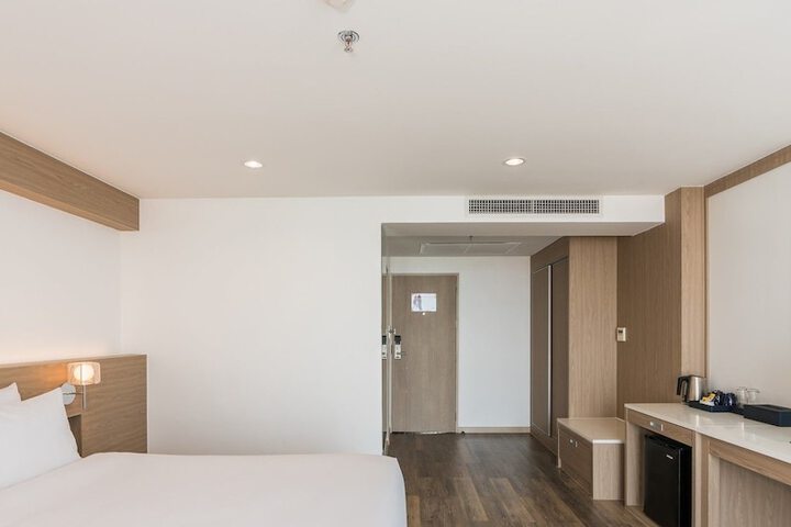 Room 9 of 63