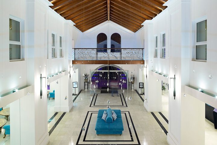 Entrance & Lobby