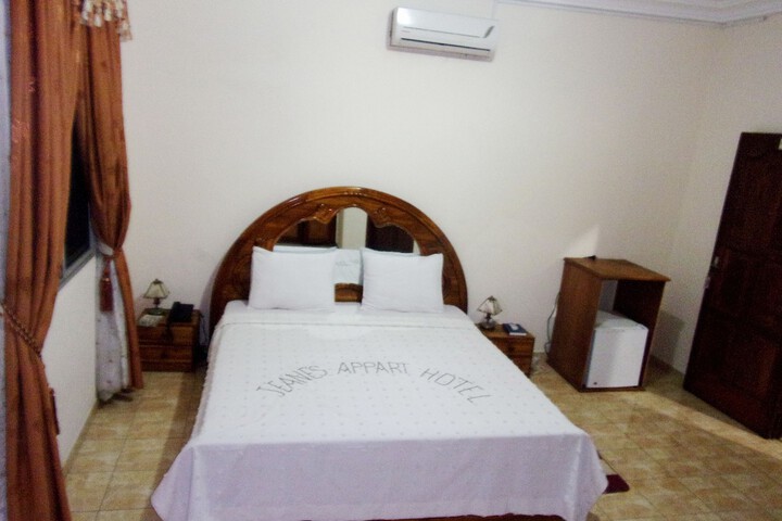 Room 13 of 66