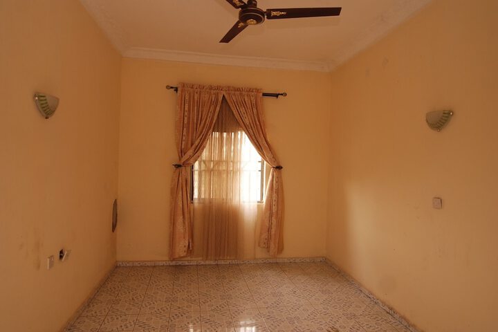 Room 9 of 40