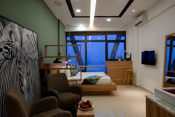 Room 12 of 115
