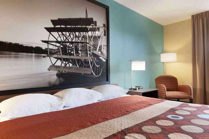 1 King Bed (6 of 13)