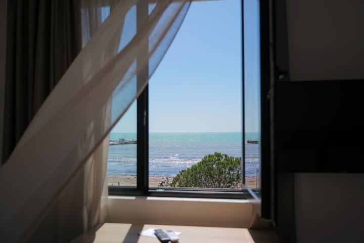 Room 28 of 56