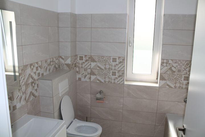 Room 5 of 9
