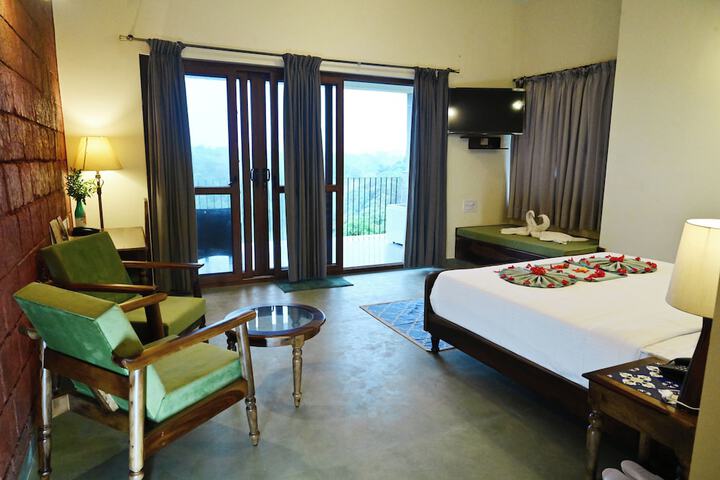Room 4 of 73
