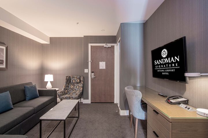 Room 27 of 61