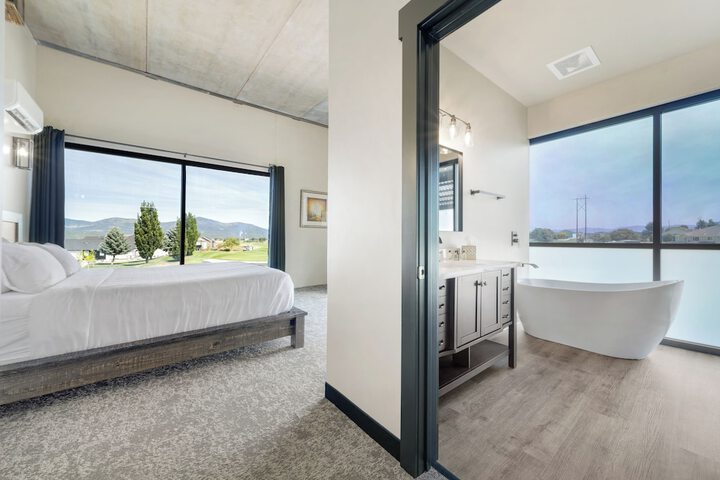 Room 6 of 65