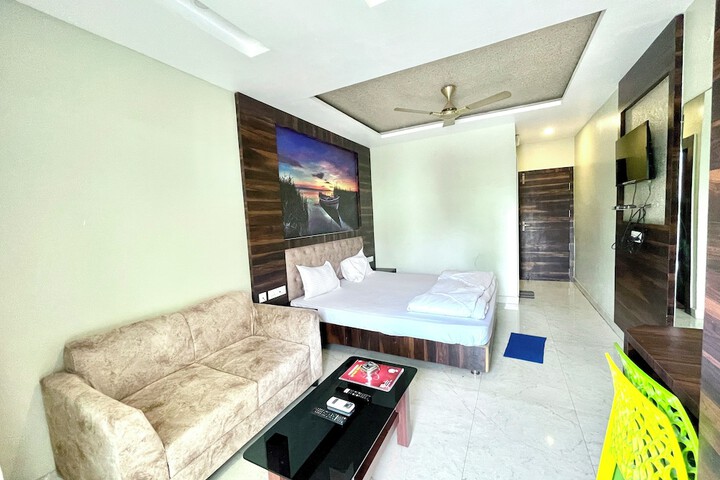 Room 3 of 40