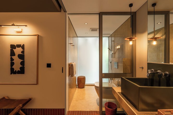 Room 14 of 18