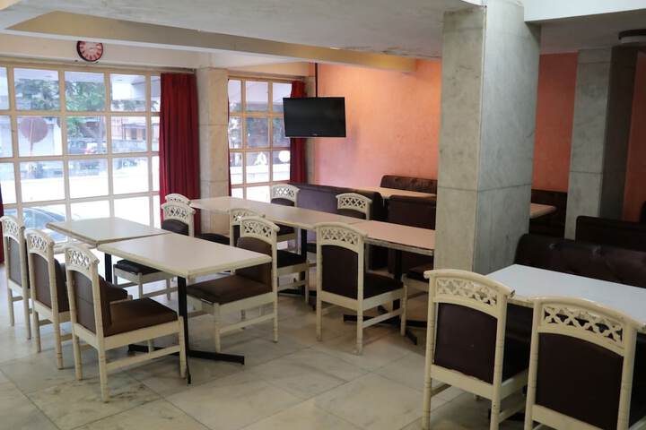 Lounge 78 of 97