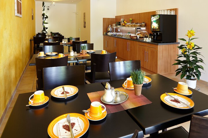 Breakfast/Coffee Service 34 of 47