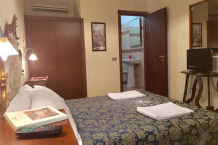 Room 20 of 53
