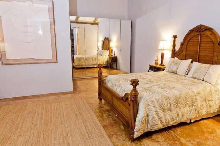 Room 4 of 73