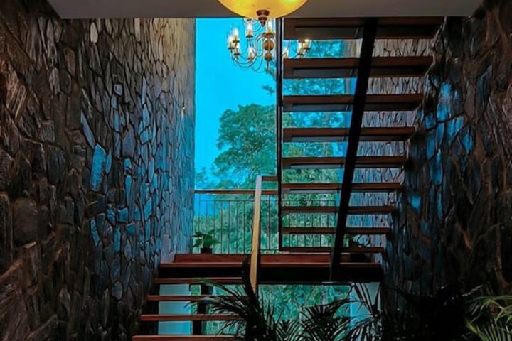 Hotel 85 of 106