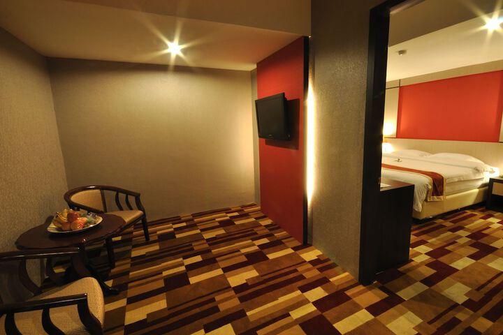 Room 14 of 32